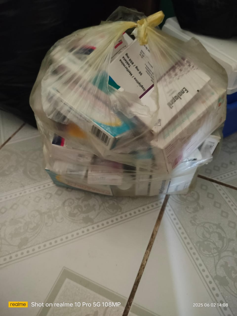 CRISSAN VALLE DE SANTIAGO RECOLECTANDO MEDICINA.