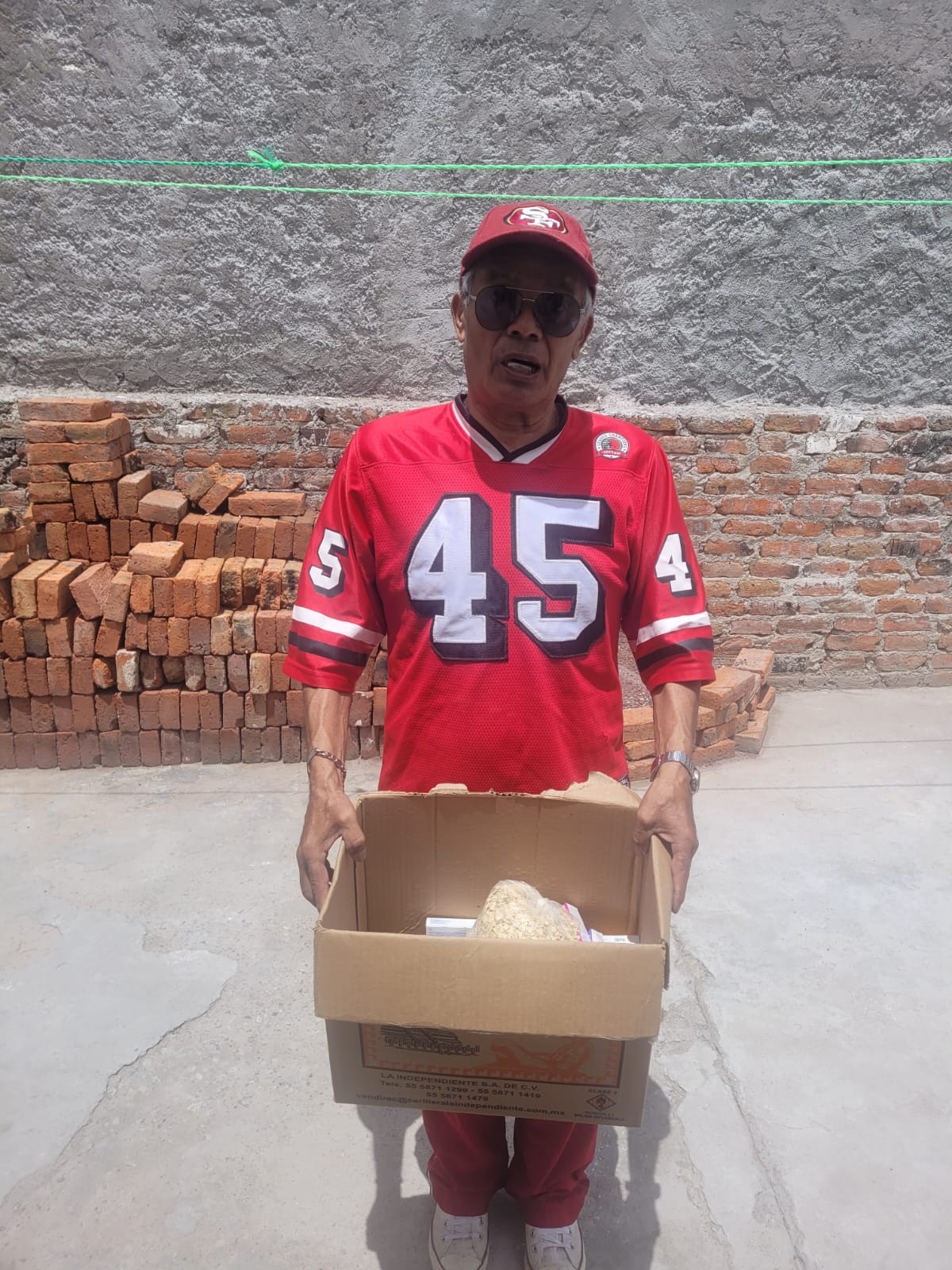 BRIGADA CRISSAN SALUD OTORGANDO DESPENSAS EN SALAMANCA.