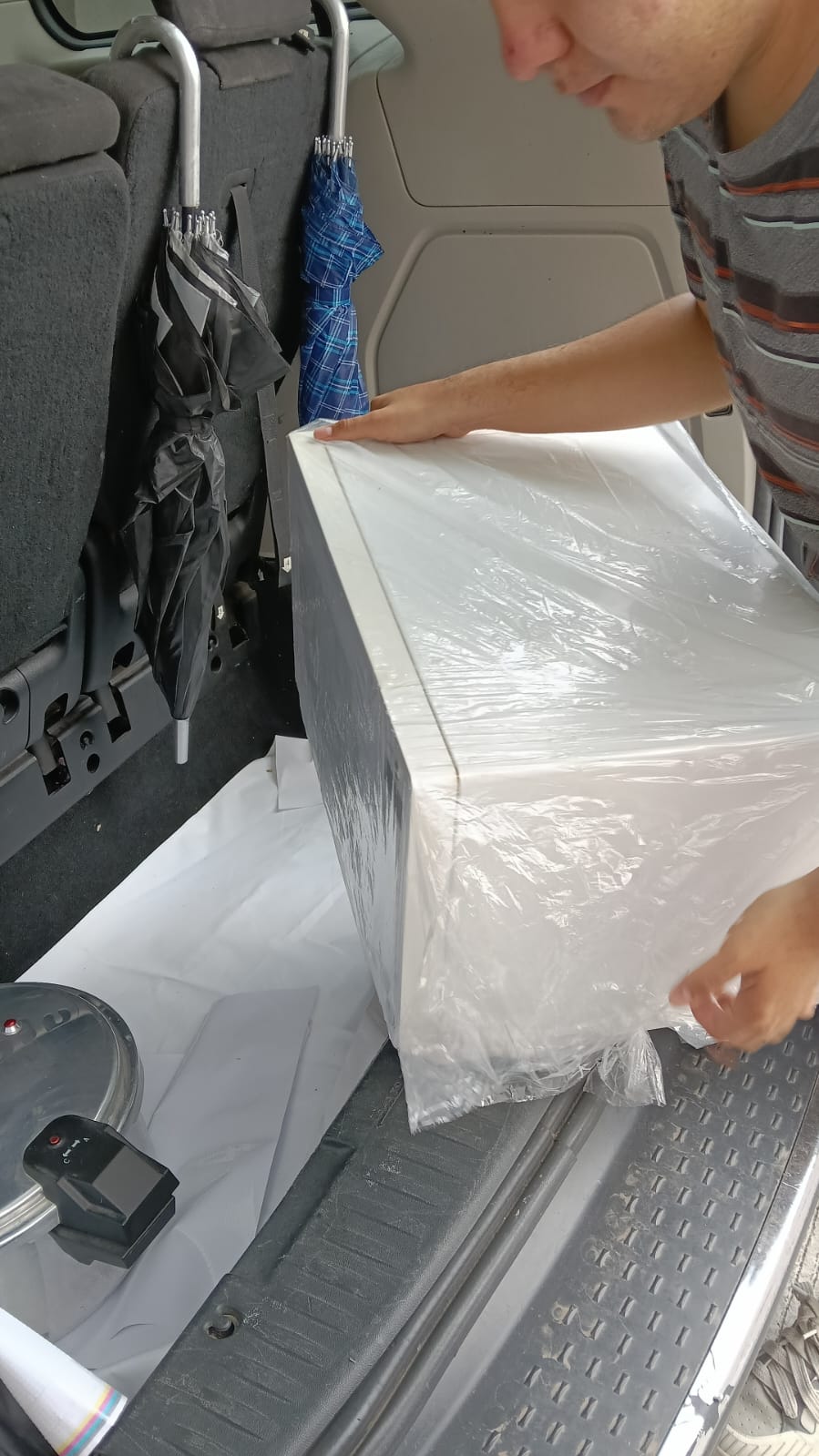 DONACION DE HORNO DE MICROONDAS EN CRISSAN SALAMANCA.