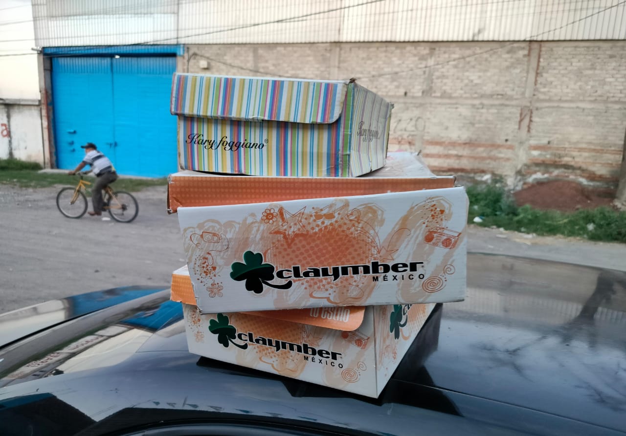 ENTREGANDO CALZADO NUEVO A COLONIA LA LOMA, VALLE DE SANTIAGO.