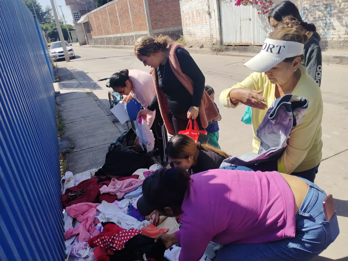 GRAN ENTREGA DE ROPA EN COMUNIDAD ZEMPOALA, JARAL DEL PROGRESO.