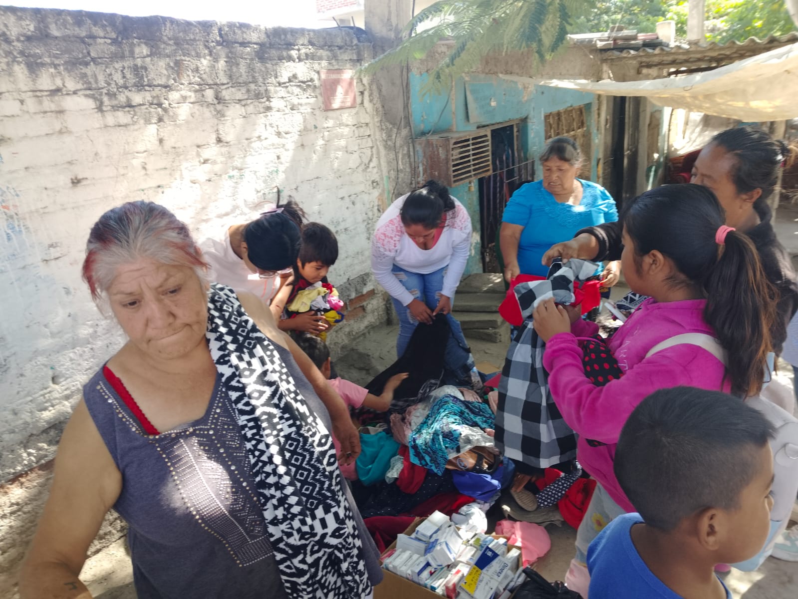 GRACIAS SRA TOÑITA EXITOSA LA BRIGADA EN COLONIA LA LOMA,VALLE DE SANTIAGO.