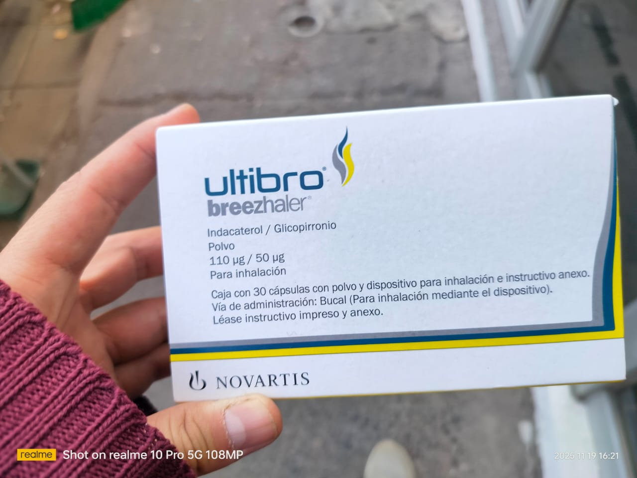 RECIBIENDO DONACION DE VOLUNTARIA SRITA. ERIKA, MUCHAS GRACIAS.