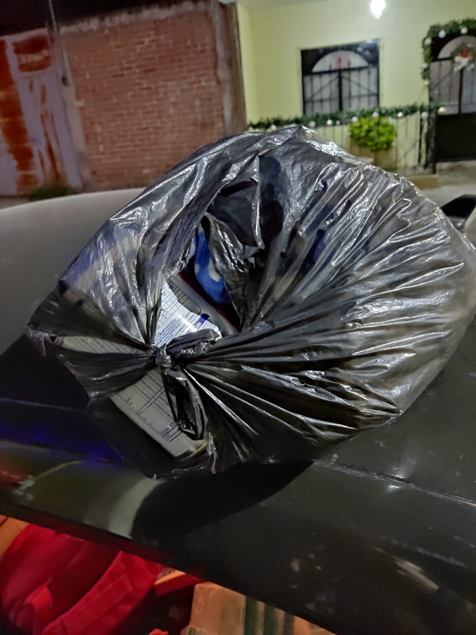 BRIGADA NOCTURNA DOMICILIARIA SE BRINDO ROPA, JARABA PEDIATRICO Y LECHE EN POLVO.