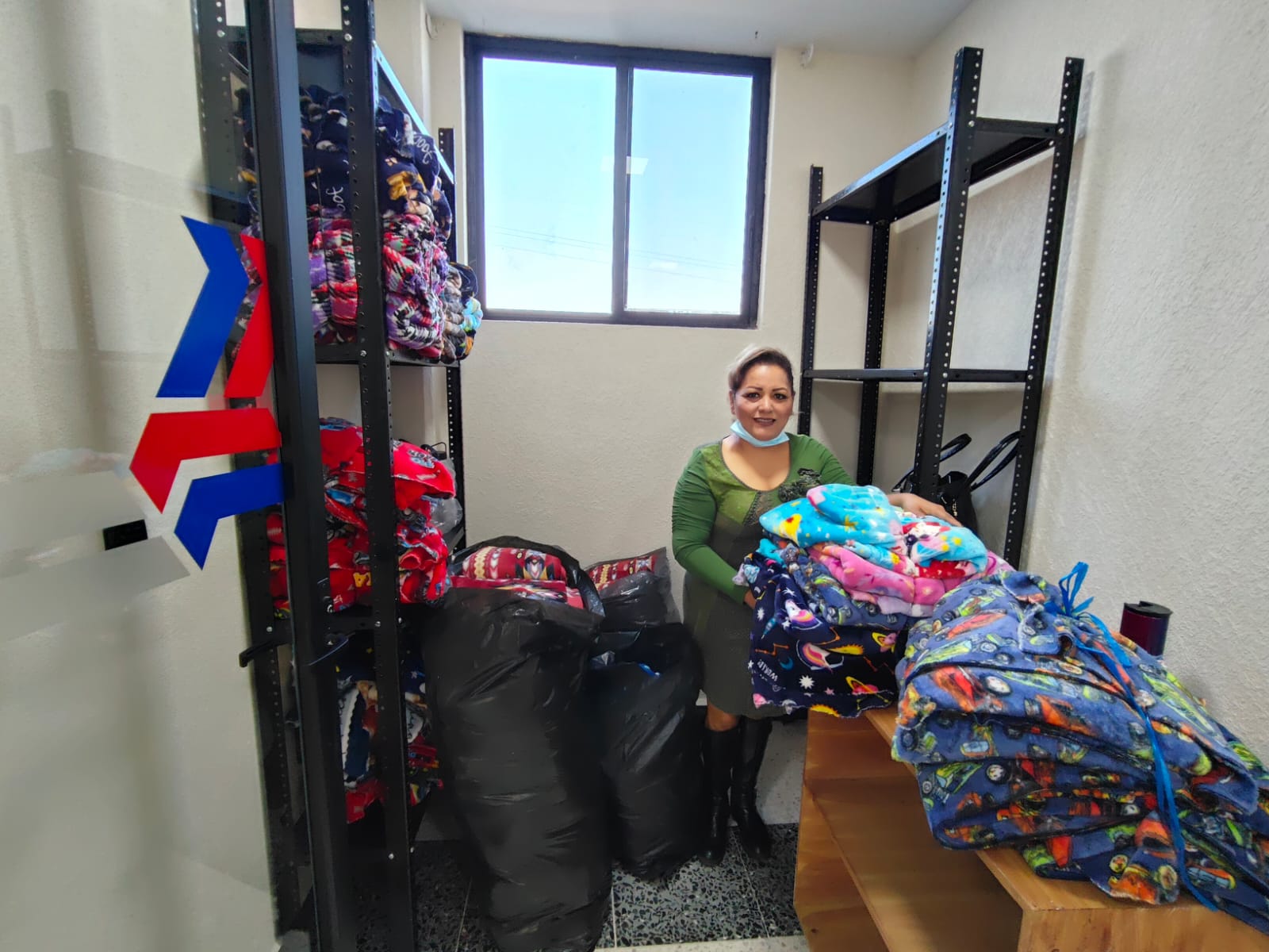 CON GRAN ORGULLO NUESTRA GRAN REPRESENTANTE MUNICIPAL DE CRISSAN SEDE SALAMANCA ACUDE A RECOGER FRAZADAS.