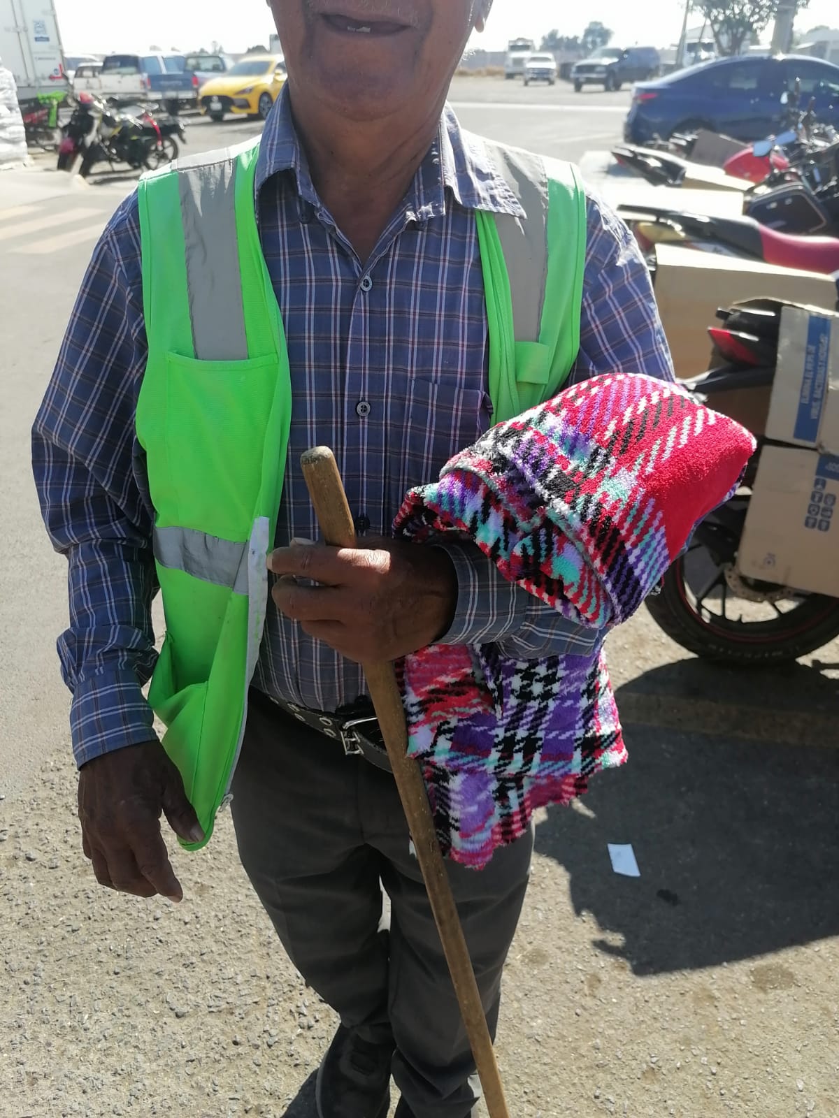 FRAZADAS EN VALLE DE SANTIAGO, GRACIAS VOLUNTARIO ALFONSO.