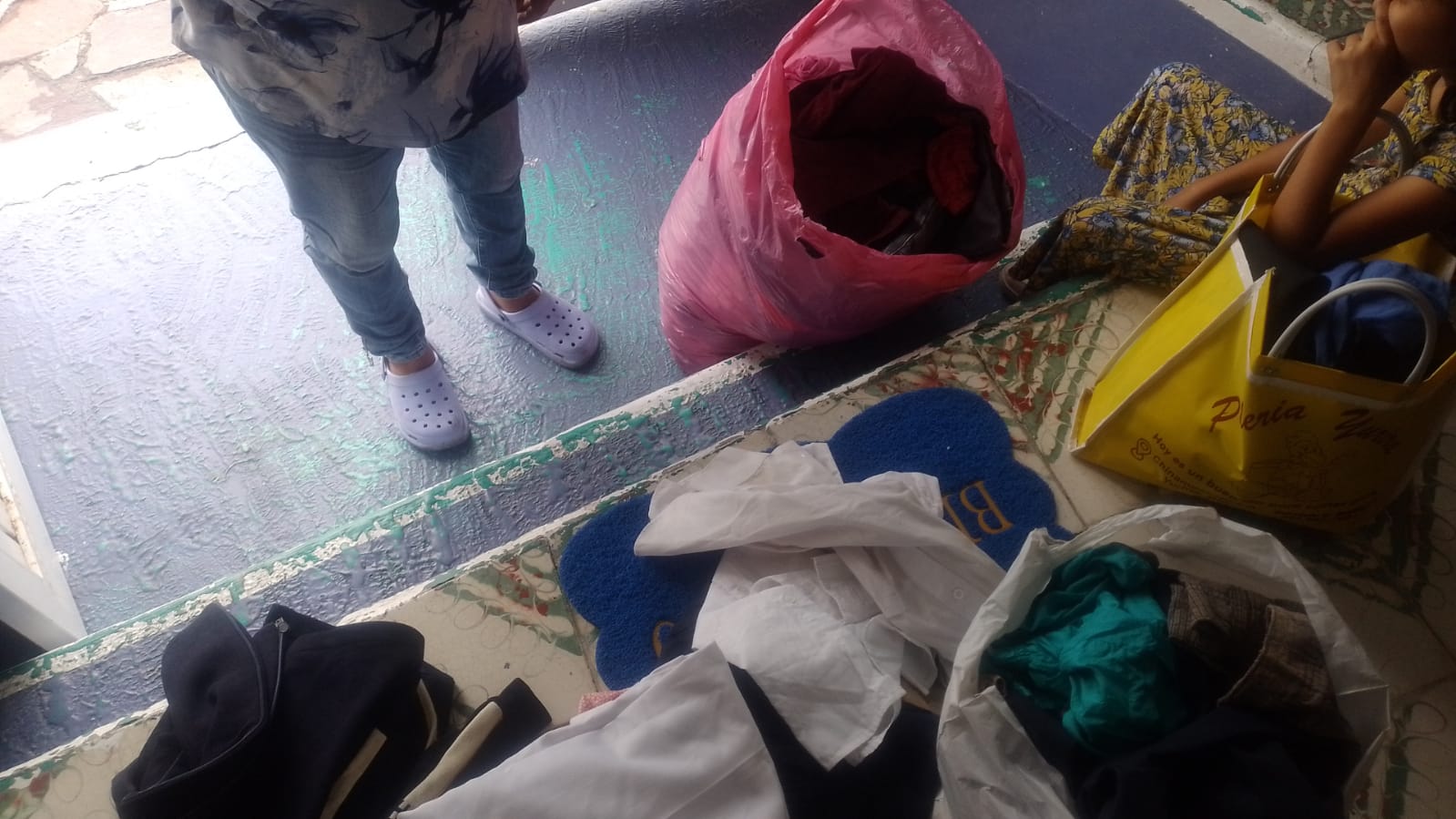 SIEMPRE FUERTES EN CRISSAN YURIRIA AYUDANDO DE CORAZON.