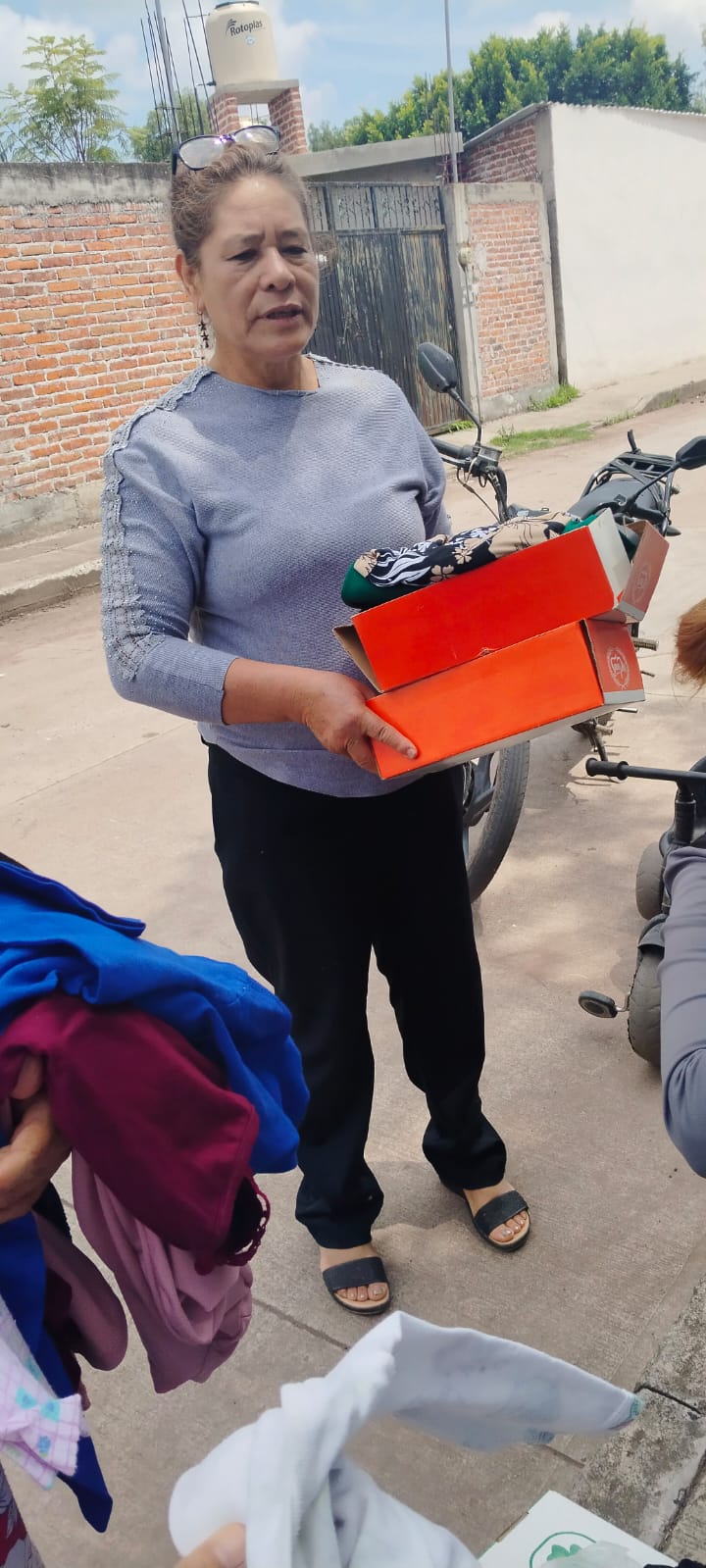 GRAN BRIGADA DE SALUD, CALZADO, ROPA EN ZEMPOALA, JARAL DEL PROGRESO.