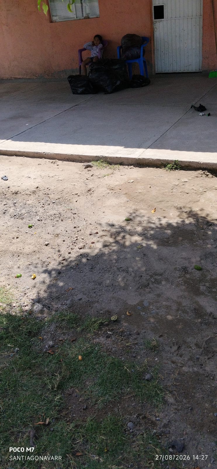 GRAN ENTREGA DE ROPA Y CALZADO EN COLONIA SERRANO VALLEJO, VALLE DE SANTIAGO.