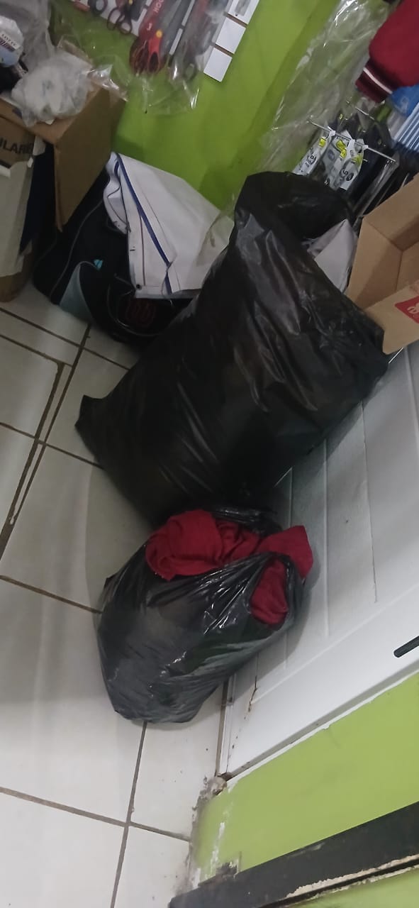 MUCHISIMAS GRACIAS A LA PERSONA QUE LLEVO A LA PAPELERIA LA SIGUIENTE DONACION DE ROPA.