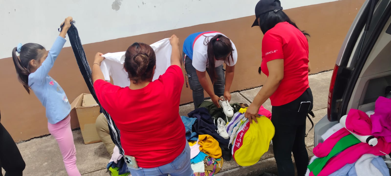 BONITA BRIGADA EN JARAL DEL PROGRESO. CRISSAN ESTA AYUDANDO DE CORAZON.