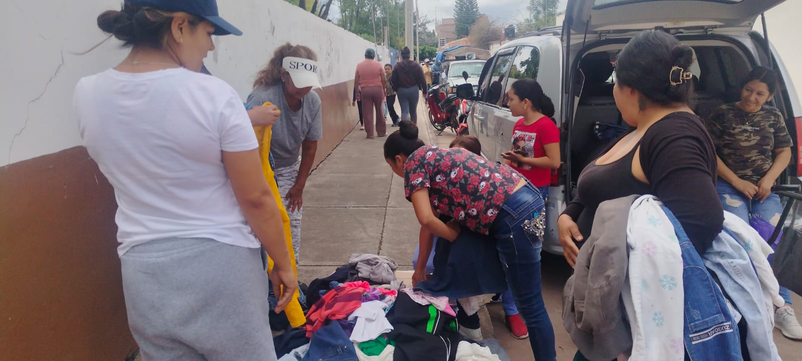LINDA BRIGADA EN COMUNIDADES DE JARAL DEL PROGRESO.
